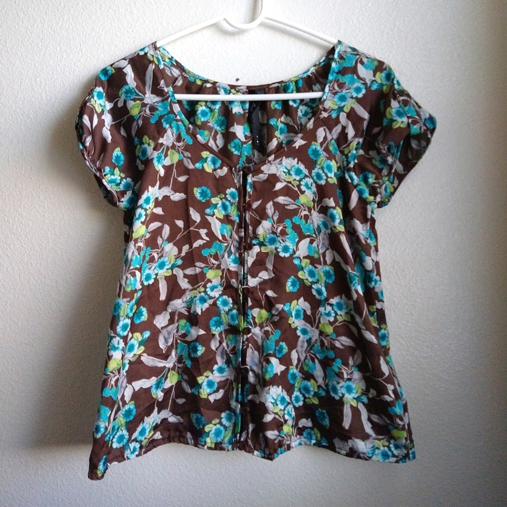 ✨ Brown Floral Button Up Blouse